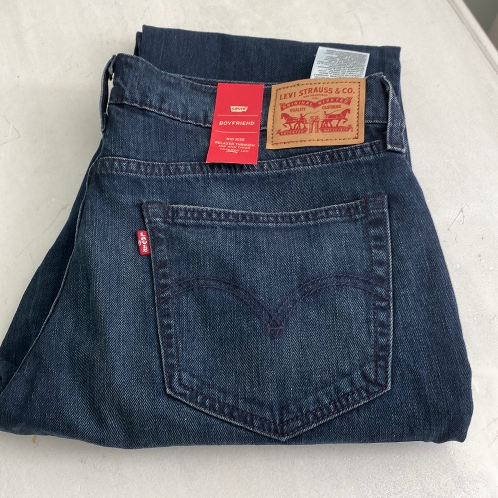 NWT Levi Strauss Co dark blue boyfriend mid rise relaxed tapered jeans
